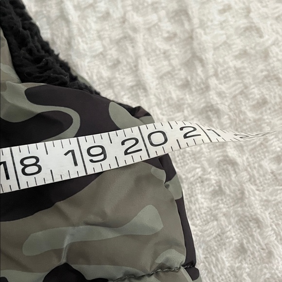 NWT! Jolie & Joy Kids Camouflage Puffer Vest - Picture 7 of 9